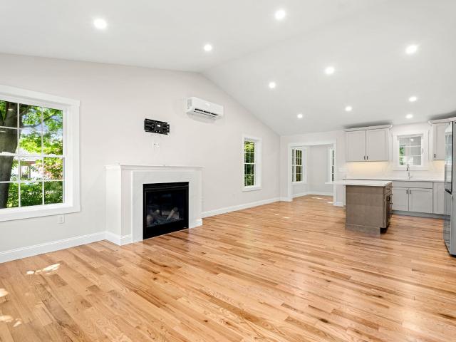15 Bartlett Street