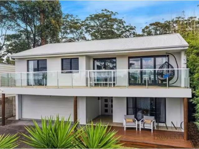 15 Beachcomber Parade, North Avoca House for rent Listed by K.