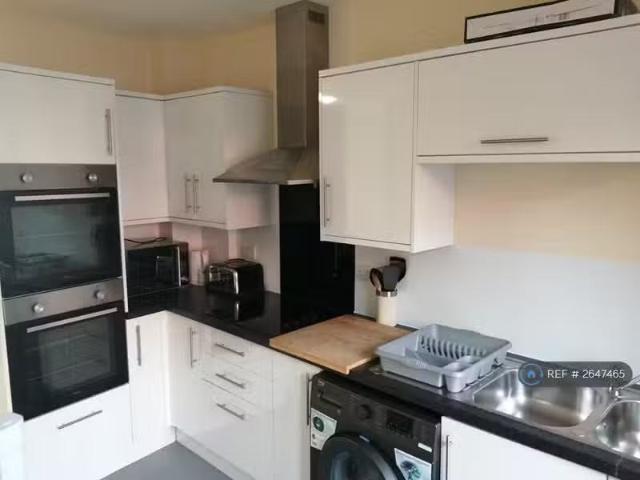 15 bedroom detached house for rent in Moss Street, Leamington.