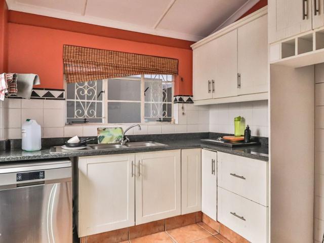 15 Bedroom House For Sale in Scottsville