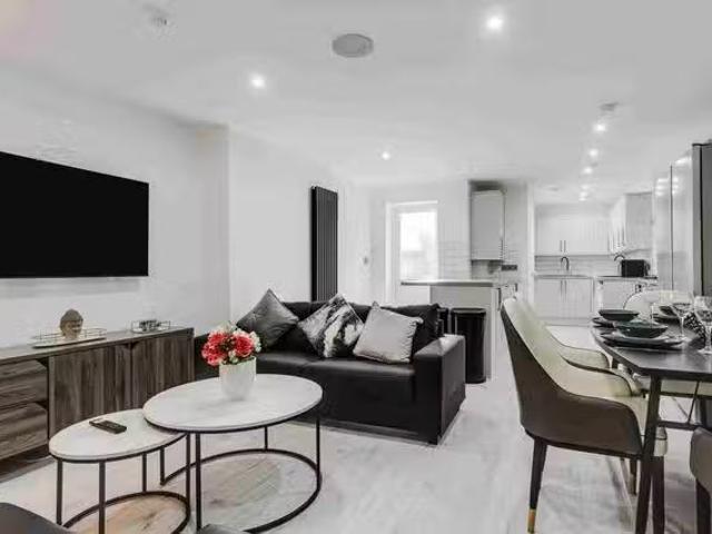 15 Birstall Road, L6 6 Beds 3 Baths