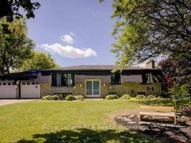 15 Booth Street E, Mapleton, ON, N0G 2K0 house for sale | Listing ID X13816 | Royal LePage