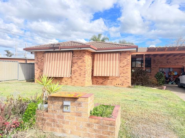 15 Boronia Drive, TAMWORTH NSW 2340