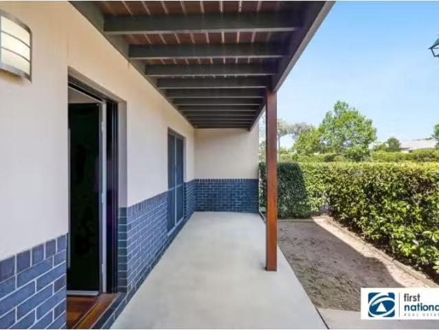 15 Boulevard Place, TAMWORTH Townhouse for rent Listed by Ama.