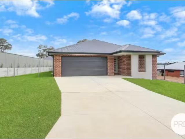 15 Bowerbird Court, THURGOONA House for rent Listed by Reside.