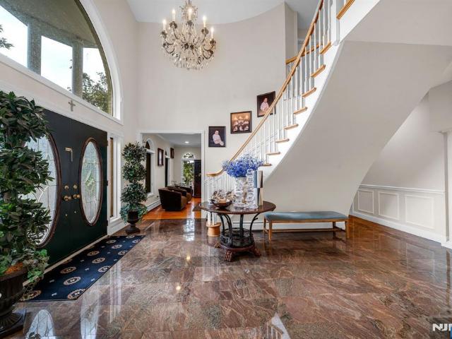 15 Bromley Court