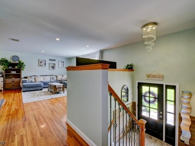15 Camelot Dr