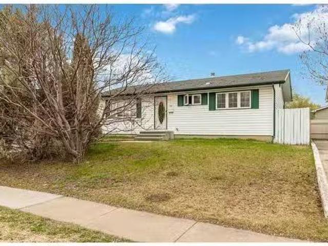 15 Centennial Drive, Fort Mcmurray, AB, T9H 1H9 house for sa.