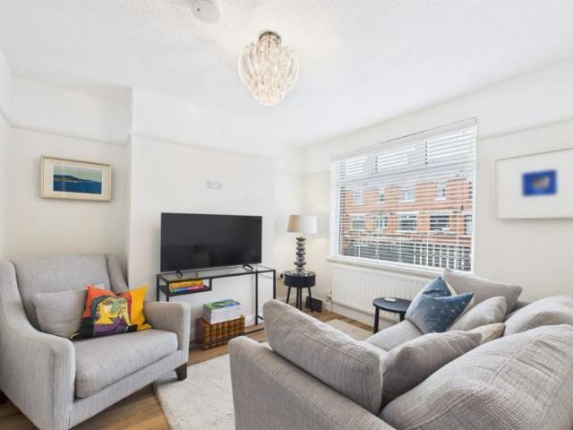 15 Connsbrook Park