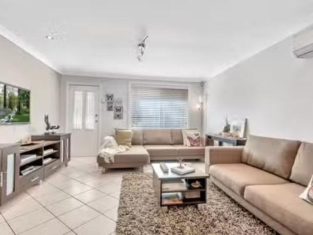 1/5 Corella Road, Green Valley, NSW 2168