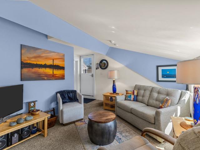 15 Cottage St # 8
