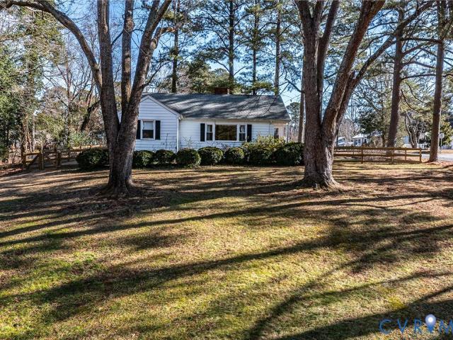15 Clark Ln, Kilmarnock, VA 22482 | MLS #2600