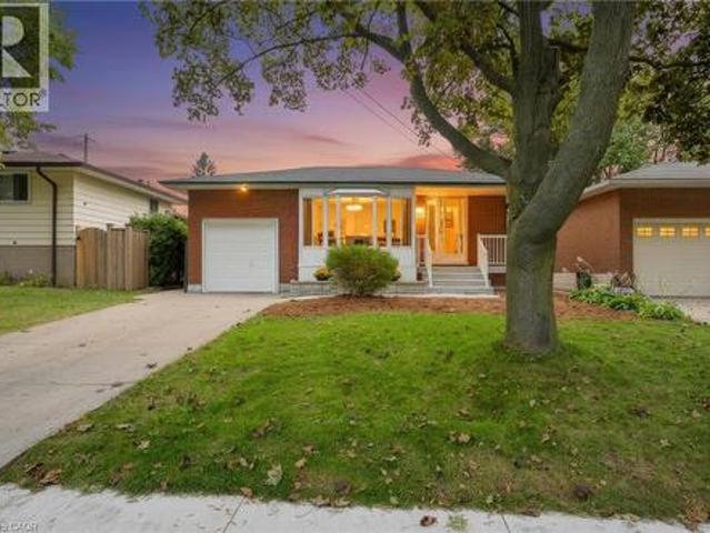 15 Clearwater Drive, Hamilton, ON, L9C 2K1 house for sale | Listing ID 40863 | Royal LePage