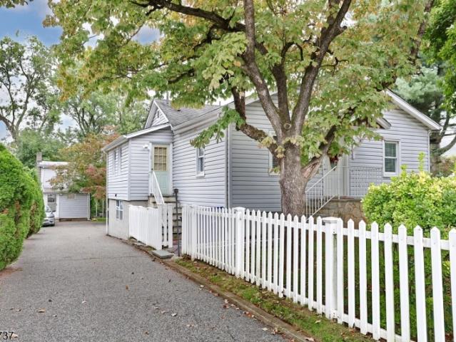 15 Crescent Ave