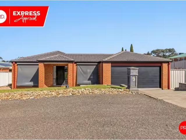 15 Daniel Dr, GOLDEN SQUARE House for rent Listed by Lily Bla.