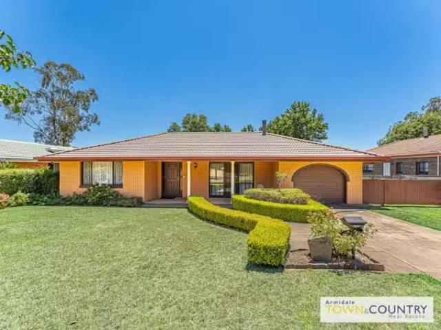 15 Dalton Drive, ARMIDALE House for rent Listed by Sophie Gal.