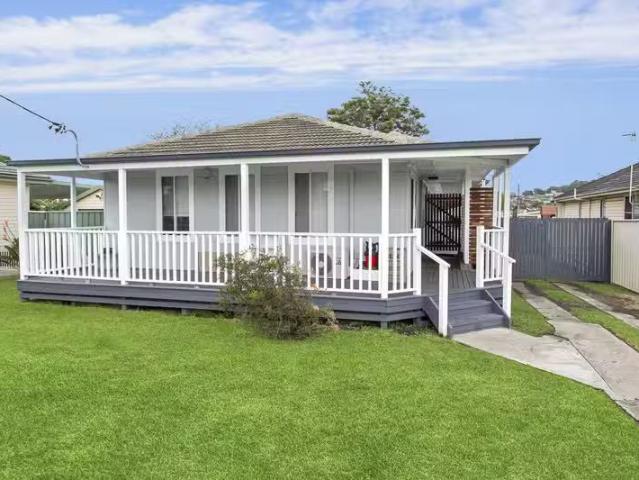 15 Day Street, Lake Illawarra, NSW 2528 House for Rent