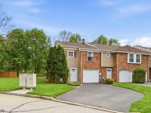 15 Dena Dr