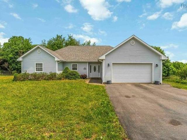 15 Deer Haven Drive, Kentville, NS, B4N 0B7 house for sale | Listing ID 202616 | Royal LePage