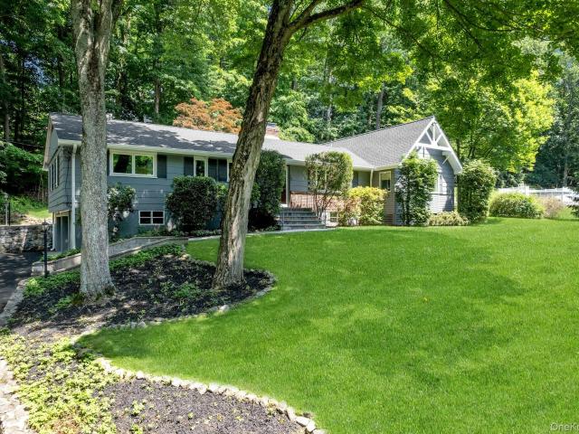 15 Deerfield Lane S