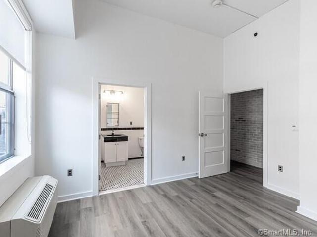15 Dinah Street Unit 204, West Hartford, US, CT