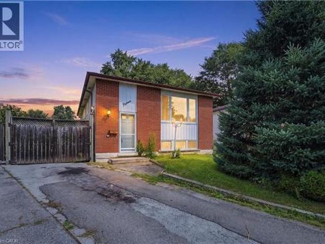 15 Duncairn Court, Hamilton, ON, L9C 6G2 house for sale | Listing ID 40857 | Royal LePage