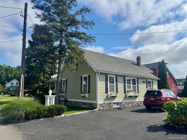 15 Esopus Avenue