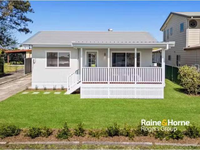 15 First Avenue, TOUKLEY House for rent Listed by Jacinda Spr.