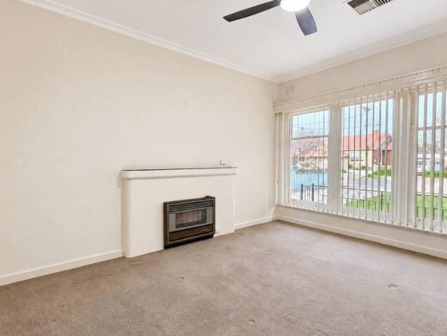 15 Fortrose Street, Glenelg East
