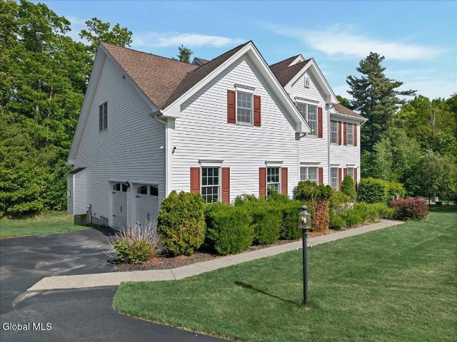 15 Foxhound Circle