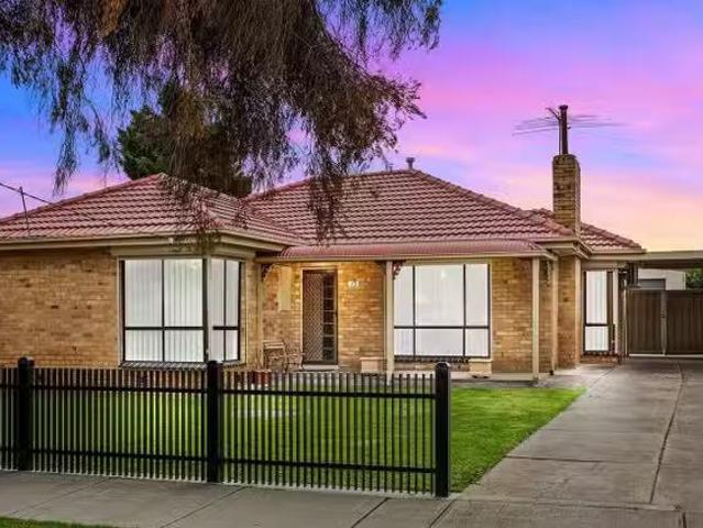 15 Godfrey Avenue, SUNSHINE NORTH, VIC 3020 House for Rent
