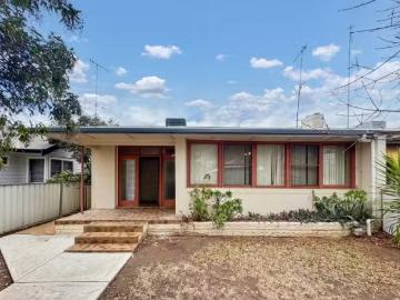 15 Grenfell Street, Forbes Townhouse for rent Listed by Gus H.