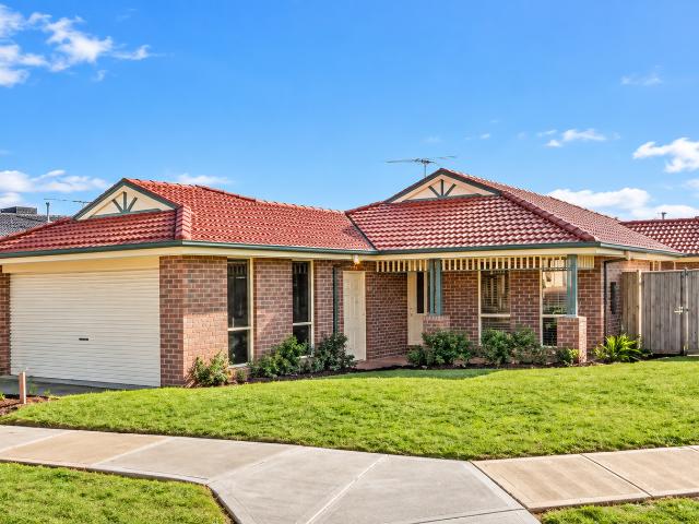 15 Gwenton Avenue, CRANBOURNE EAST, VIC 3977