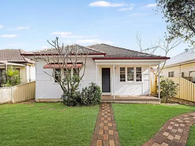 15 Hardy Avenue, Riverwood, NSW 2210