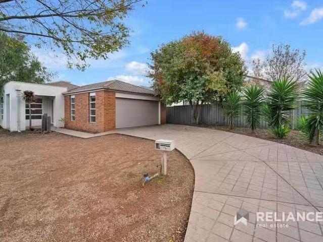 15 Hatfield Place, Deer Park, VIC 3023