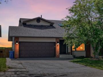 15 Hawkcliff Way Nw, Calgary, AB, T3G 2R8 house for sale | Listing ID A2320 | Royal LePage