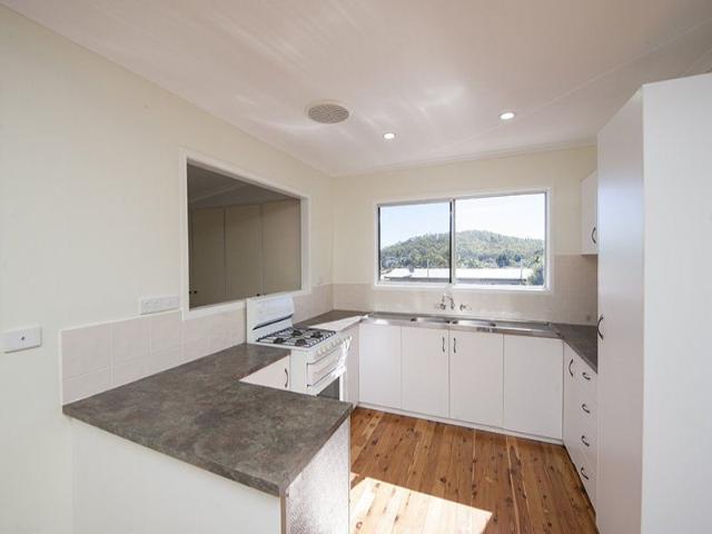 15 Illawarra Drive Kin Kora, QLD 4680