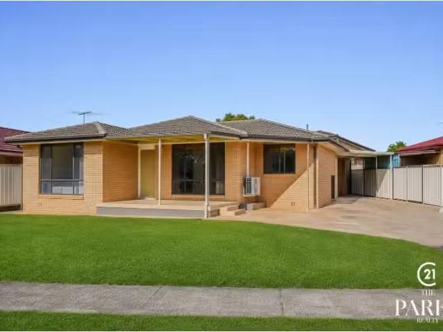 15 Ironside Street, St Johns Park House for rent Listed by Er.