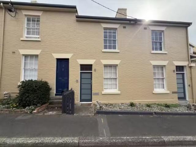 15 James Street, BATTERY POINT Townhouse for rent Listed by S.