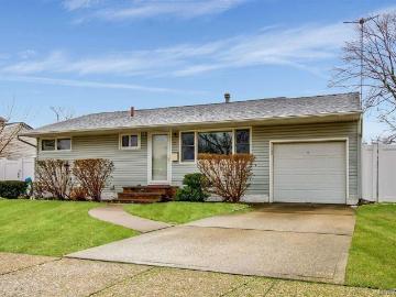 15 Janet Dr, Plainview, NY 11803 | MLS #L3394