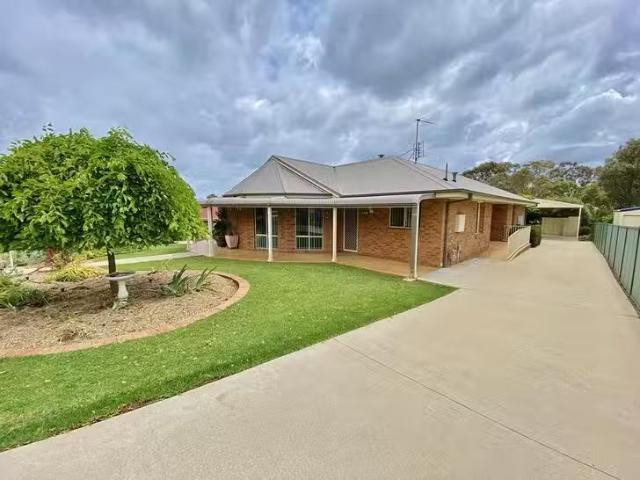 1/5 Jake Miller Place, Young, NSW 2594