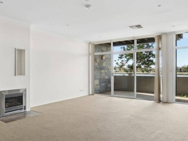 15 Karra Cove, New Port