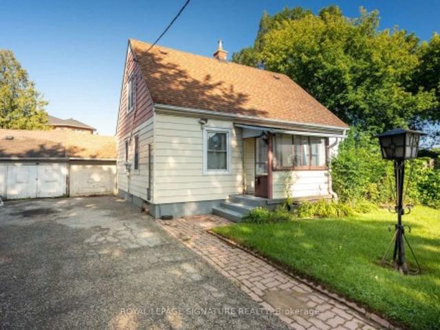 15 Kemp Square, Toronto, ON, M6M 2V5 house for sale | Listing ID W13759 | Royal LePage