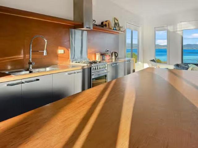 15 Kiama Parade, AKAROA, TAS 7216 House for Rent