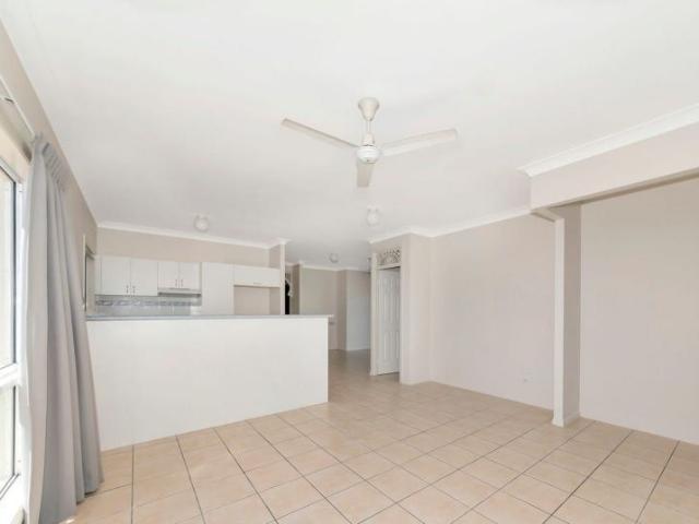 15 La Trobe Cl, Douglas