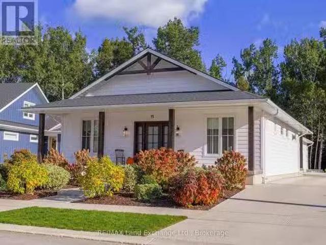 15 Lakeforest Drive, Saugeen Shores, ON, N0H 2L0 house for s.