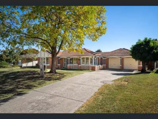 15 Lavelle Street, WINDRADYNE House for rent Listed by Carla.