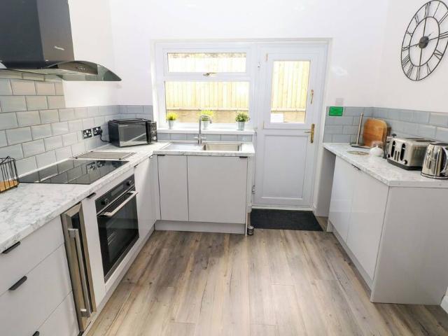 15 Lawnswood | Studio townhouse for rent #167053935 | Rentberry