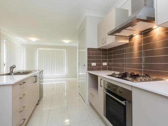 15 Lemongrass Circuit Griffin, QLD 4503