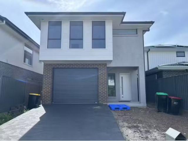 15 Leadership Street, Leppington House for rent Listed by pr.